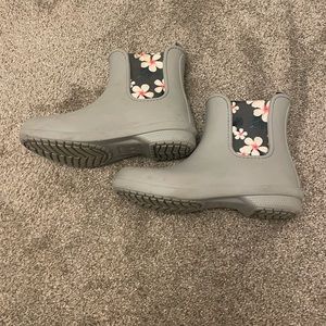 mid rise rain boots